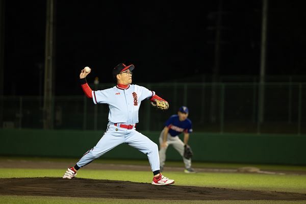 八嶋智人、男性ブランコ平井らが出演　スリーピルバーグスの野外公演『リバーサイド名球会』配信スタート