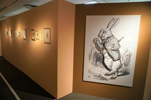 『不思議の国のアリス展』横浜高島屋で開幕　出版160周年を記念し、カラー原画や貴重な資料など約250点を公開