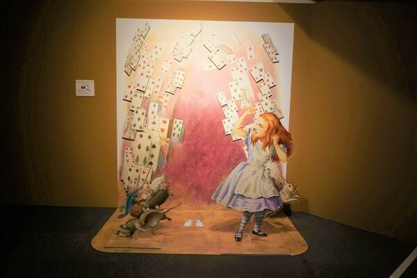 『不思議の国のアリス展』横浜高島屋で開幕　出版160周年を記念し、カラー原画や貴重な資料など約250点を公開