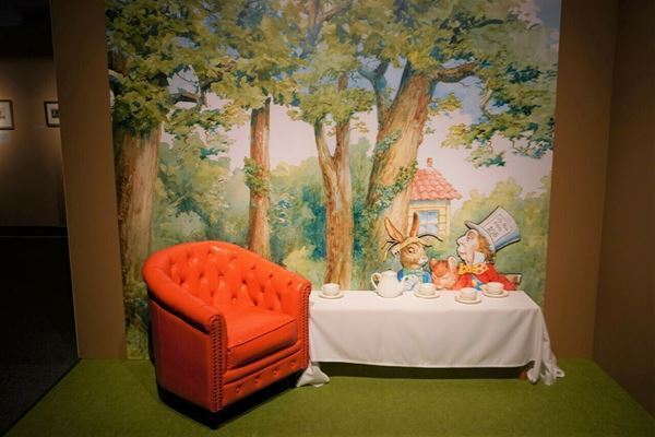 『不思議の国のアリス展』横浜高島屋で開幕　出版160周年を記念し、カラー原画や貴重な資料など約250点を公開