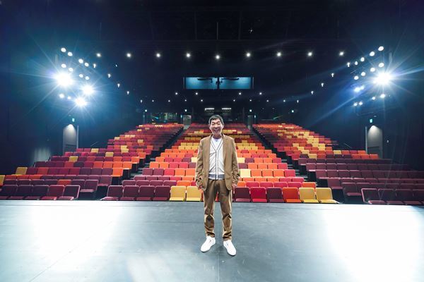 明石家さんまが命名した新劇場「IMM THEATER」オープン