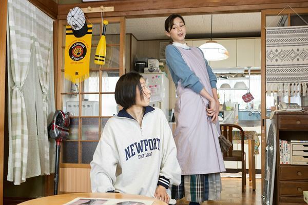 『あまろっく』父・鶴瓶が20歳の美女と再婚!?　娘・江口のりこは……【おとなの映画ガイド】