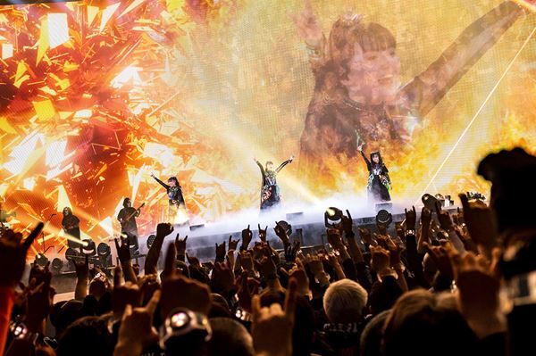 BABYMETAL、MOMOMETALの“聖誕”を祝う横アリ2DAYS完遂　ディレイ・ビューイングの実施も決定【レポート】