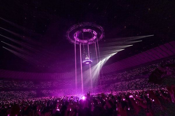 BABYMETAL、MOMOMETALの“聖誕”を祝う横アリ2DAYS完遂　ディレイ・ビューイングの実施も決定【レポート】
