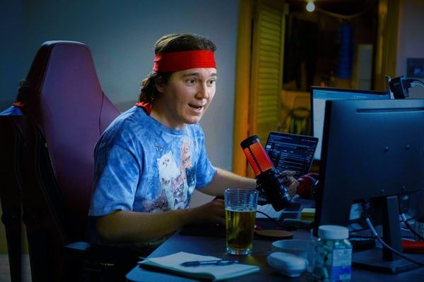 映画『ダム・マネー ウォール街を狙え！』監督のコメント到着　前代未聞の大騒動とキャスティングについて語る