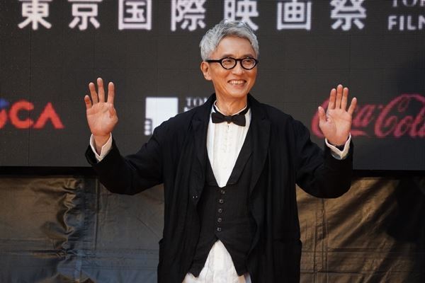 第37回東京国際映画祭が開幕、フェスティバル・ナビゲーター菊地凛子らがレッドカーペットに登場
