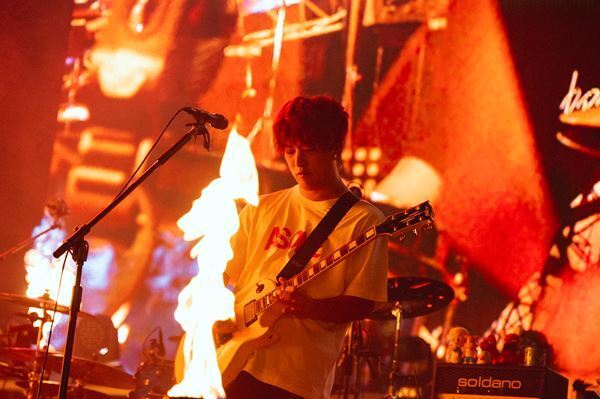 結成15周年を迎えたフォーリミが日本武道館で声高らかに叫ぶ「バンド最高」宣言。【オフィシャルレポート】