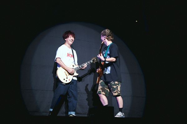 結成15周年を迎えたフォーリミが日本武道館で声高らかに叫ぶ「バンド最高」宣言。【オフィシャルレポート】