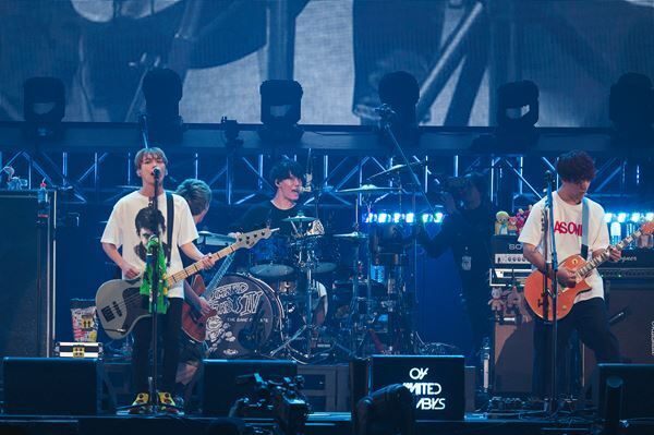 結成15周年を迎えたフォーリミが日本武道館で声高らかに叫ぶ「バンド最高」宣言。【オフィシャルレポート】