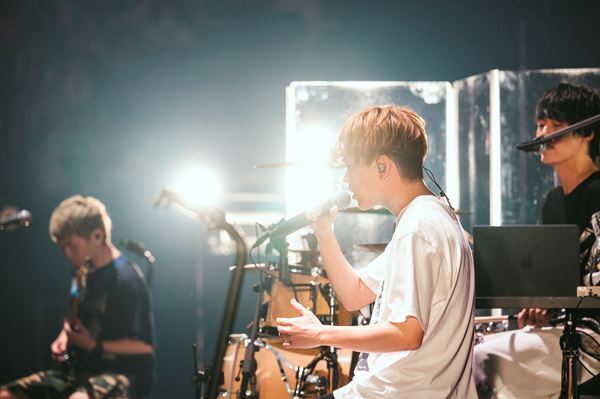 結成15周年を迎えたフォーリミが日本武道館で声高らかに叫ぶ「バンド最高」宣言。【オフィシャルレポート】