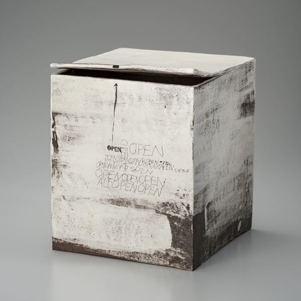 八木一夫《白い箱OPEN OPEN》1971年京都国立近代美術館蔵