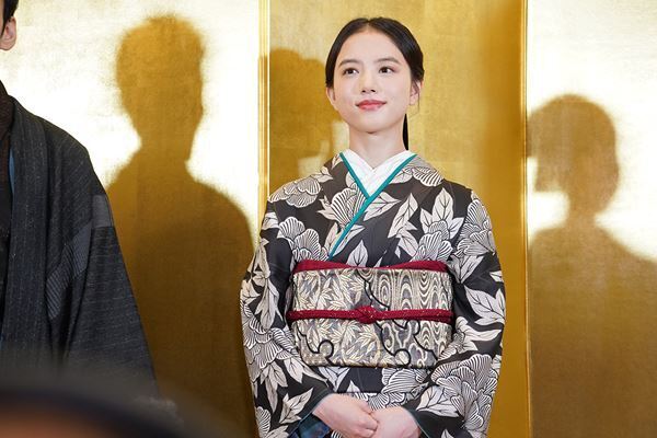 映画『碁盤斬り』草彅剛×清原果耶の“父と娘”がヒットを祈願「今でしか作れない時代劇を作れた」