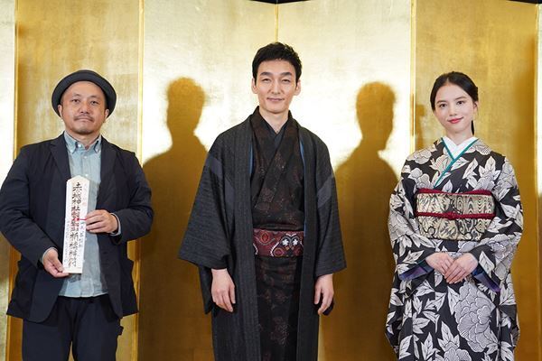 映画『碁盤斬り』草彅剛×清原果耶の“父と娘”がヒットを祈願「今でしか作れない時代劇を作れた」