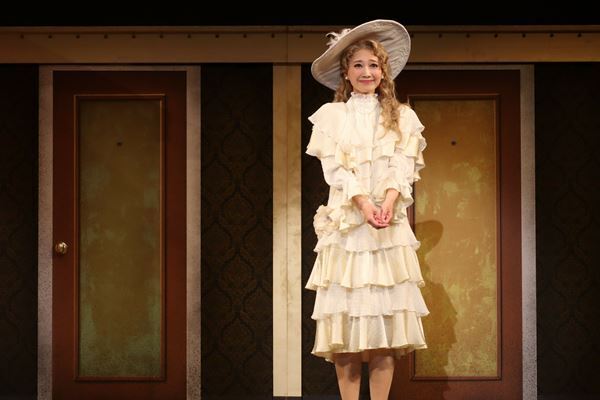 新キャストに新曲、新たな設定。皆が等しく楽しめる“モダン・ミリー2024”開幕