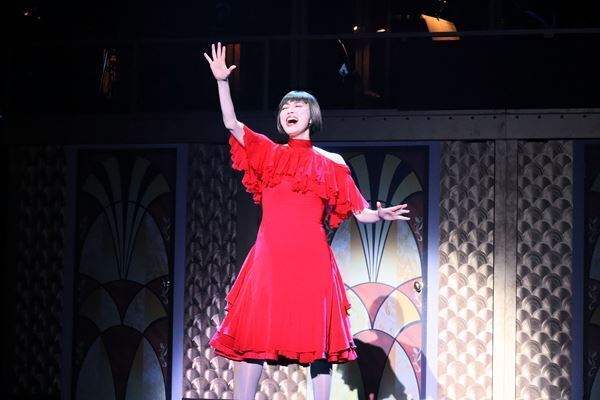 新キャストに新曲、新たな設定。皆が等しく楽しめる“モダン・ミリー2024”開幕