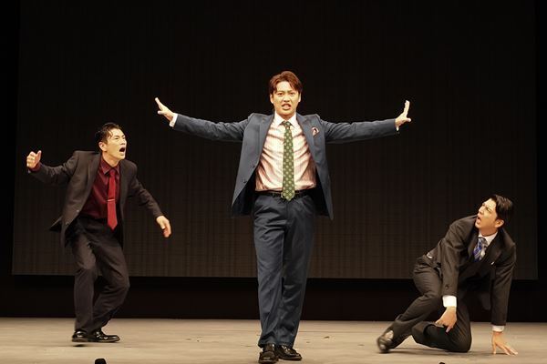 鴻上尚史作・演出の舞台『朝日のような夕日をつれて2024』開幕　舞台写真＆コメント到着