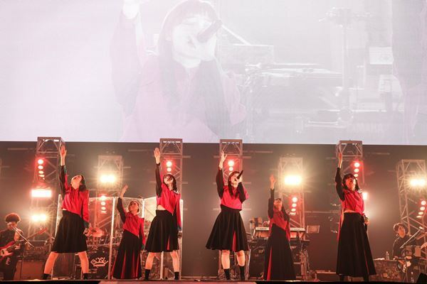 UVERworld『VSシリーズ』オフィシャルレポート　BiSH、Official髭男dism小笹大輔と共演