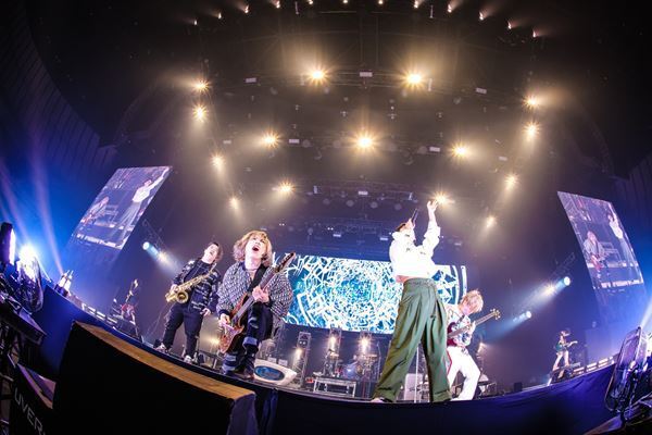 UVERworld『VSシリーズ』オフィシャルレポート　BiSH、Official髭男dism小笹大輔と共演