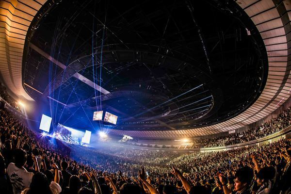 UVERworld『VSシリーズ』オフィシャルレポート　BiSH、Official髭男dism小笹大輔と共演