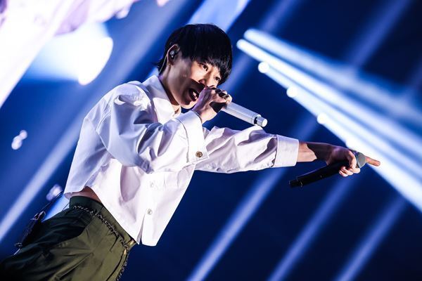 UVERworld『VSシリーズ』オフィシャルレポート　BiSH、Official髭男dism小笹大輔と共演