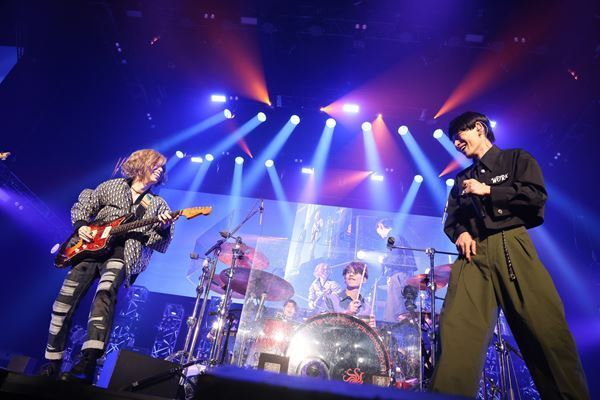 UVERworld『VSシリーズ』オフィシャルレポート　BiSH、Official髭男dism小笹大輔と共演