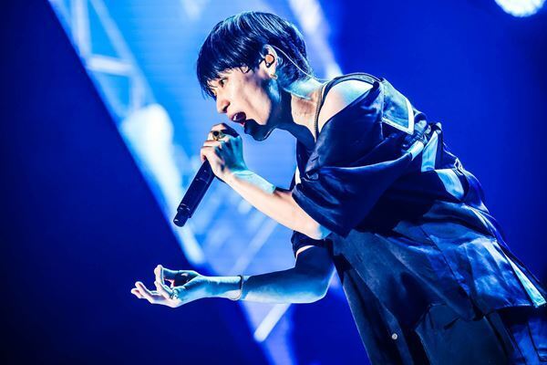 UVERworld『VSシリーズ』オフィシャルレポート　BiSH、Official髭男dism小笹大輔と共演