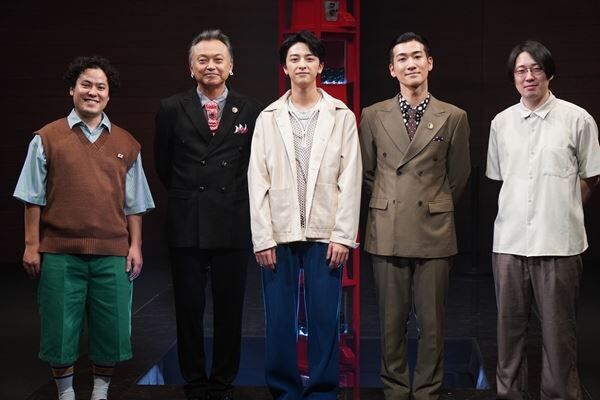 舞台『球体の球体』取材会より左から）前原瑞樹、相島一之、新原泰佑、小栗基裕（s**t kingz）、池田亮