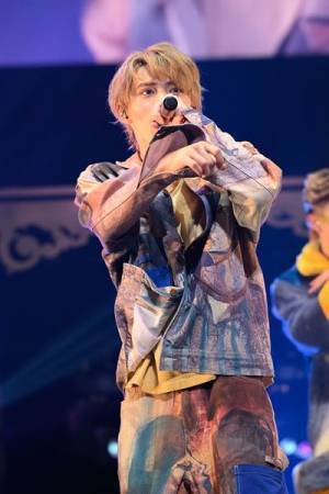 止まらないスピードに乗ってBUDDiiSは次のステージへ「僕らの想いはいつでもみんなの近くに」ホールツアー最終公演の模様をレポート