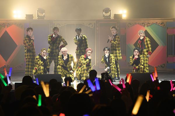 止まらないスピードに乗ってBUDDiiSは次のステージへ「僕らの想いはいつでもみんなの近くに」ホールツアー最終公演の模様をレポート