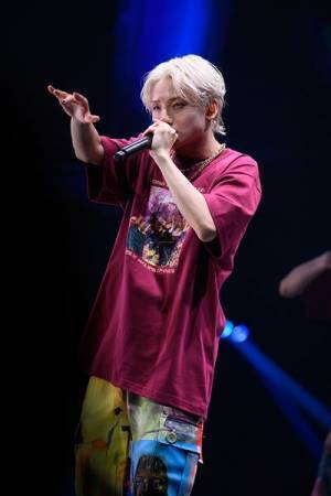 止まらないスピードに乗ってBUDDiiSは次のステージへ「僕らの想いはいつでもみんなの近くに」ホールツアー最終公演の模様をレポート