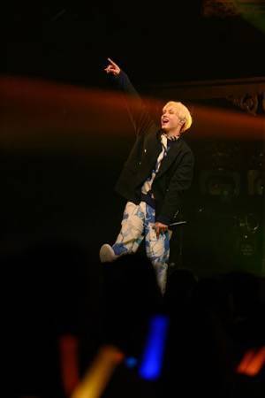 止まらないスピードに乗ってBUDDiiSは次のステージへ「僕らの想いはいつでもみんなの近くに」ホールツアー最終公演の模様をレポート