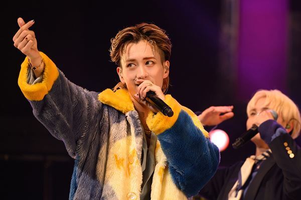 止まらないスピードに乗ってBUDDiiSは次のステージへ「僕らの想いはいつでもみんなの近くに」ホールツアー最終公演の模様をレポート