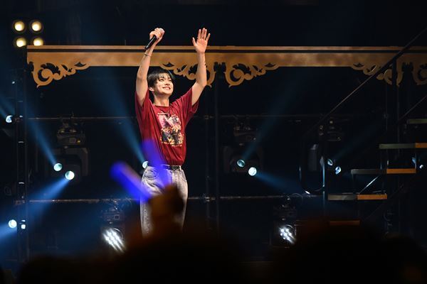 止まらないスピードに乗ってBUDDiiSは次のステージへ「僕らの想いはいつでもみんなの近くに」ホールツアー最終公演の模様をレポート