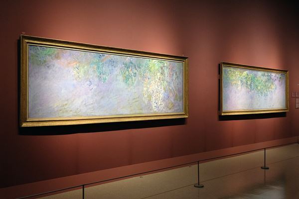 『モネ 睡蓮のとき』展示の模様をレポート　史上最多の〈睡蓮〉に没入する体験を