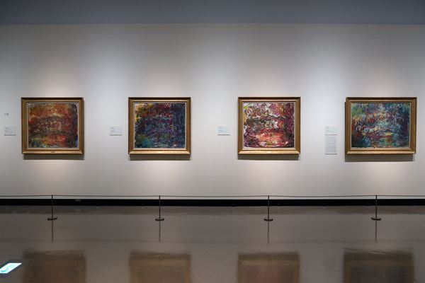 『モネ 睡蓮のとき』展示の模様をレポート　史上最多の〈睡蓮〉に没入する体験を