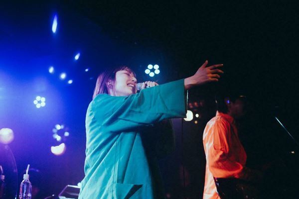 【ライブレポート】SANABAGUN.×フレンズ、コラボも披露したピースフルなツーマンライブ「初プリ」