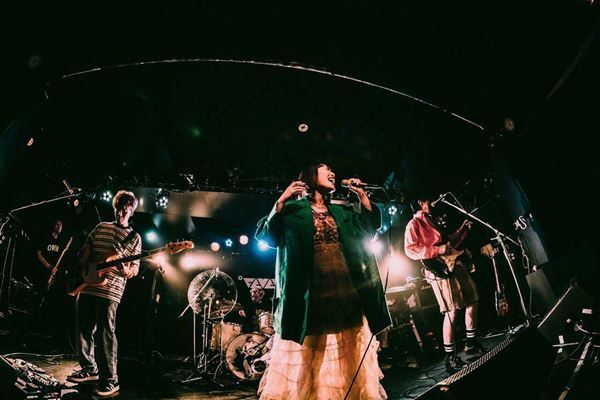 【ライブレポート】SANABAGUN.×フレンズ、コラボも披露したピースフルなツーマンライブ「初プリ」