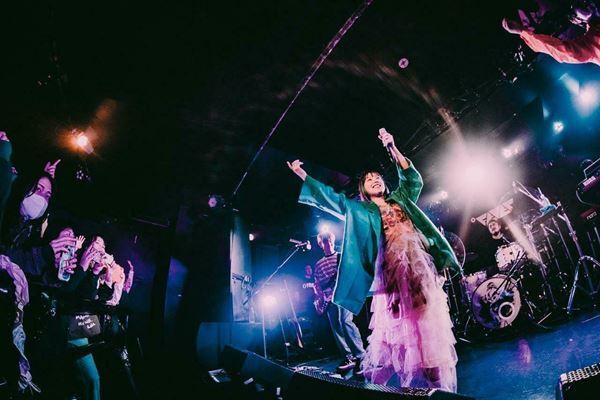 【ライブレポート】SANABAGUN.×フレンズ、コラボも披露したピースフルなツーマンライブ「初プリ」