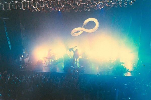 【ライブレポート】ROTH BART BARON、ツアーファイナルでTHEE MICHELLE GUN ELEPHANT「世界の終わり」演奏