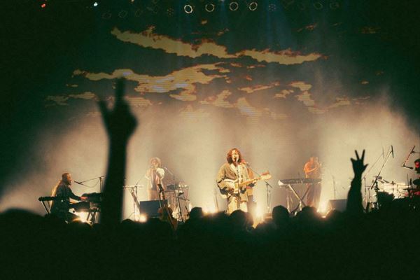 【ライブレポート】ROTH BART BARON、ツアーファイナルでTHEE MICHELLE GUN ELEPHANT「世界の終わり」演奏