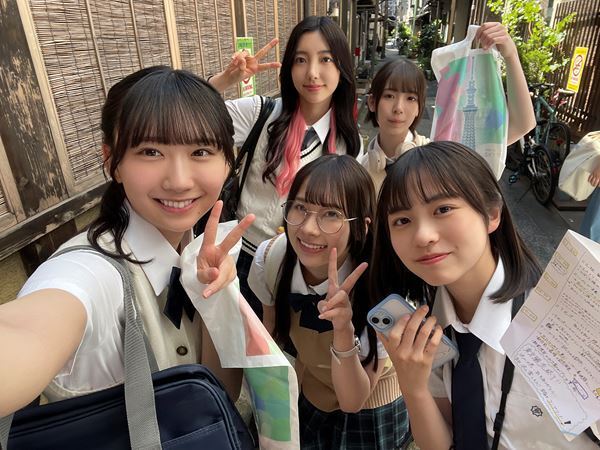 日向坂46 4期生総出演『ゼンブ・オブ・トーキョー』メンバーだから撮れたオフショット写真公開