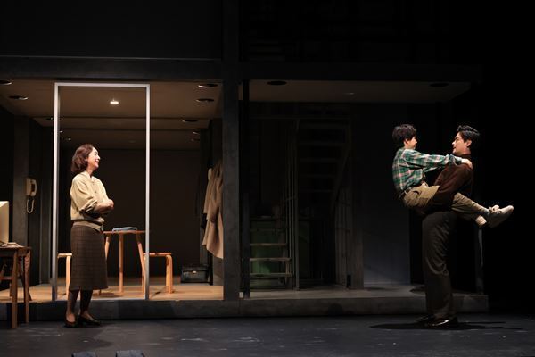 ヴェールを脱いだ新国立劇場『デカローグ』、開幕レポート