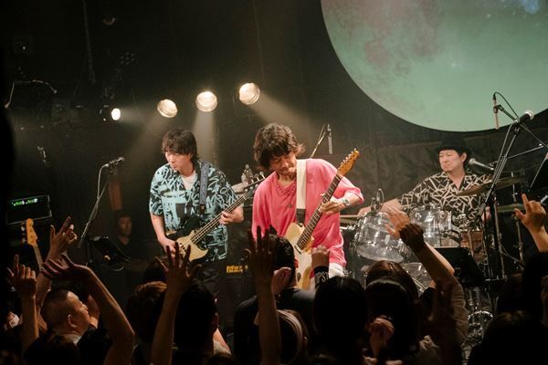 TRICERATOPS、デビュー記念日にイベント『26th ANNIVERSARY PARTY』開催