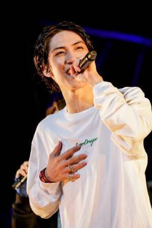 SUPER★DRAGONパシフィコ横浜公演レポート「これからも夢の続きを一緒に」