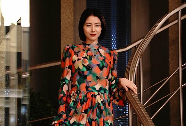 『スオミの話をしよう』男たちに「別れても愛してる」と言わせる、スオミの魔性──長澤まさみ主演の三谷幸喜にしかできない映画【おとなの映画ガイド】