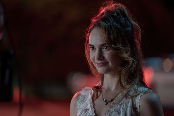 共演者も絶賛『アイアンクロー』リリー・ジェームズ特別映像公開