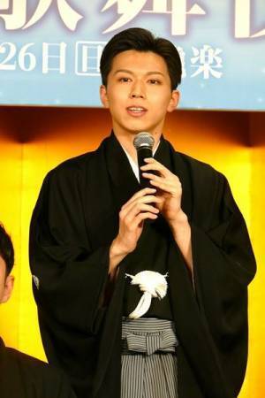 中村橋之助、バトンを手に決意表明　装いも新たに上演される『新春浅草歌舞伎』製作発表会見に出演者7名勢ぞろい