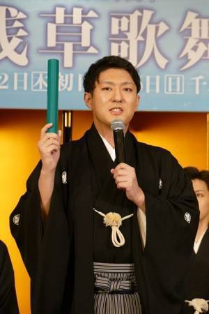 中村橋之助、バトンを手に決意表明　装いも新たに上演される『新春浅草歌舞伎』製作発表会見に出演者7名勢ぞろい