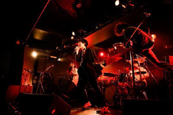 黒猫CHELSEA、新体制初ワンマンライブレポート「バンドっていうのは、最高っすね。楽しいです！」