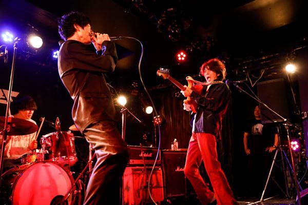 黒猫CHELSEA、新体制初ワンマンライブレポート「バンドっていうのは、最高っすね。楽しいです！」